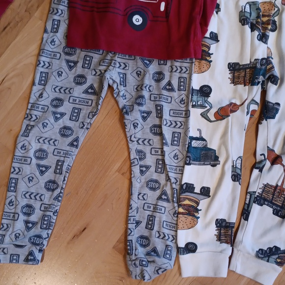 Carter's 3t Pajama Set- Trucks - Picture 6 of 7
